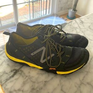 Mens New Balance MINIMUS (Vibram) Trail Running Size 13 (Black / Yellow Colour)